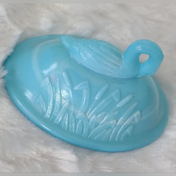 VINTAGE Westmoreland Blue Milk Glass Swan Cattail Creamer & Sugar Bowl With Lids - Picture 10 of 16